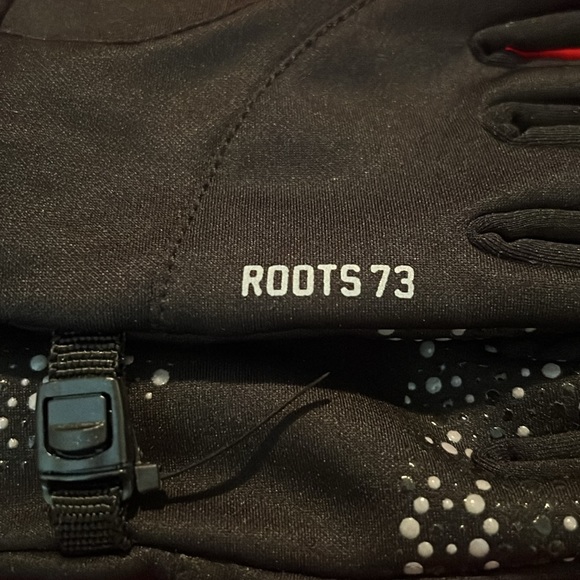 Girls Roots 73 gloves - New Without Tags - size Lg ( tiny) - Picture 3 of 4